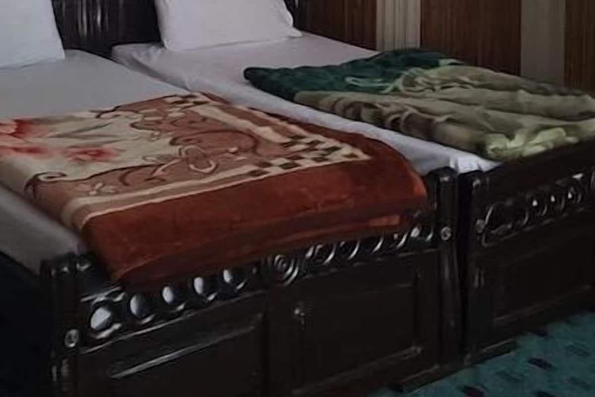 Standard Double Room | Free WiFi, bed sheets