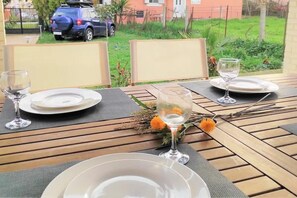 Outdoor dining