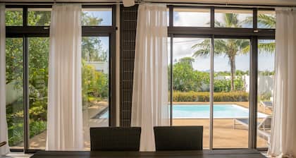 Villa Fitz: Sun-lit, spacious & modern beach villa (with private pool & wifi)
