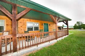 Property grounds - 1/2 of a double cabin with two queen beds (sleeps 4). (Flintstone)