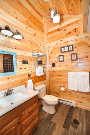 Bathroom - 1/2 of a double cabin with two queen beds (sleeps 4). (Flintstone)