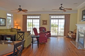 TV - Sandy Paws - Oceanfront in Surfside Beach, SC (Surfside Beach)