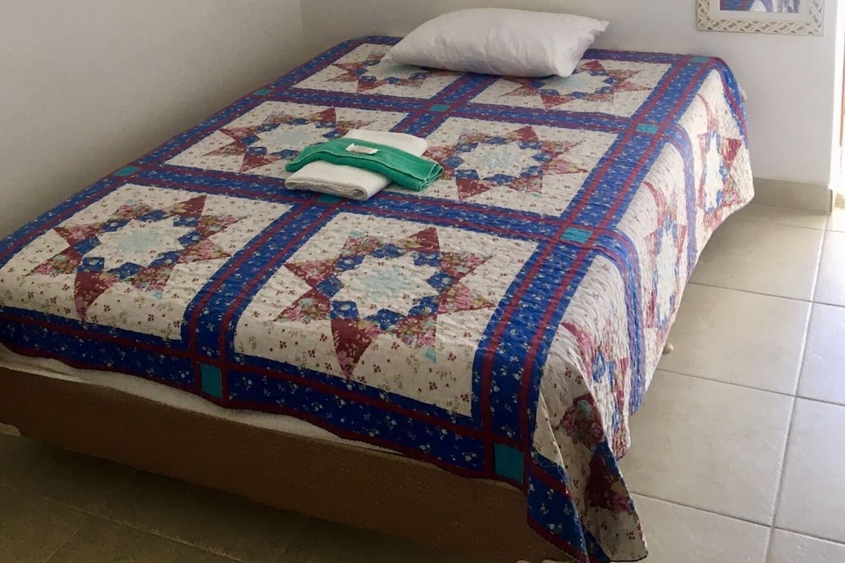 Chambre de base, 1 lit double | Accès au Wi-Fi (inclus), literie fournie