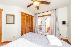 3 soverom, strykejern/-brett, wi-fi og sengetøy