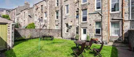 Apartment | Outdoor dining