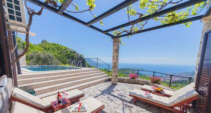 Charming Two-Bedroom Villa with Stunning Sea Views