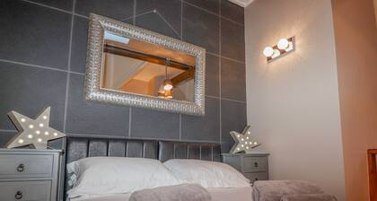 2 The Old Coach House