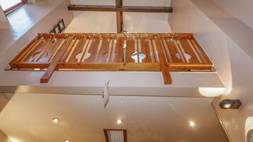Cottage | Bahagian dalam