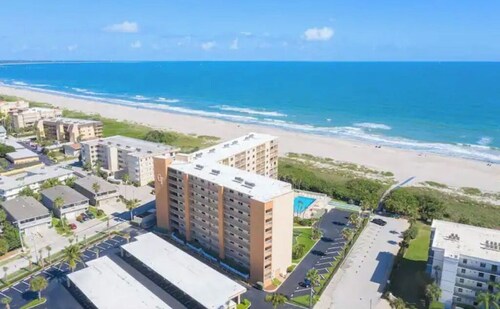 Oceanfront walkout stunning condo!