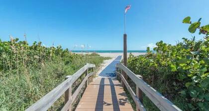 Oceanfront walkout stunning condo!