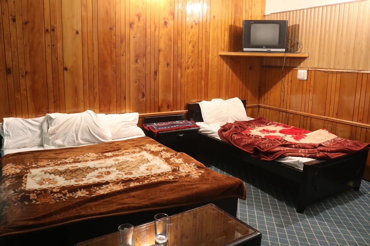 Basic Triple Room | Free WiFi, bed sheets