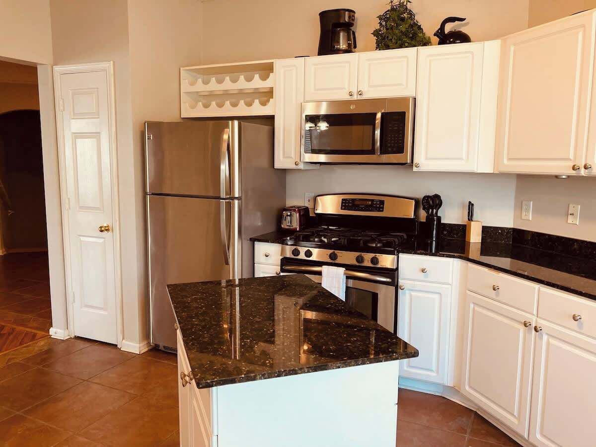 Oven, stovetop, dishwasher, cookware/dishes/utensils