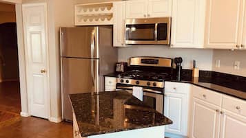 Oven, stovetop, dishwasher, cookware/dishes/utensils