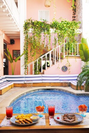 Desayuno continental gratuito y diario