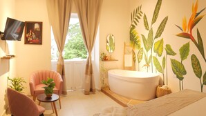 Deluxe Suite | 1 bedroom, WiFi (free), bed sheets