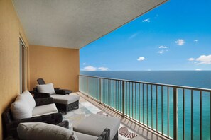 Condo, varias camas, alberca privada | Balcón