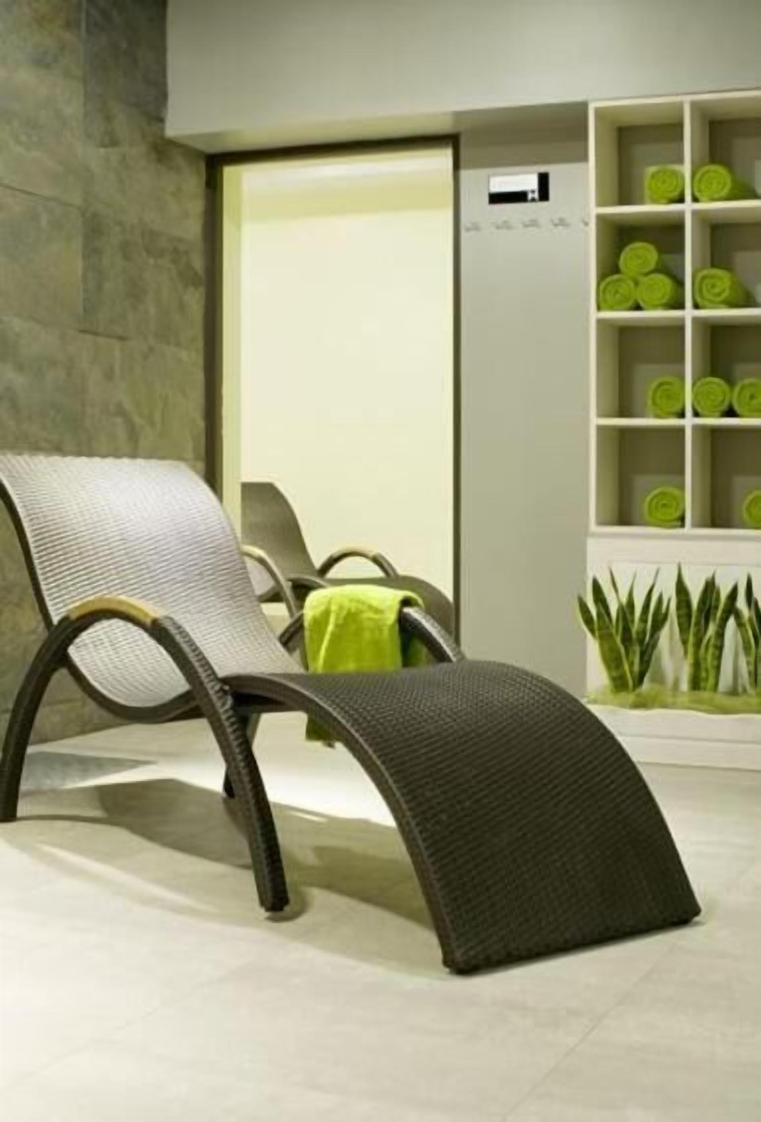 Een sauna, een stoombad, een Turks bad/hammam, lichaamsbehandelingen