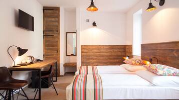 Family Triple Room | Desk, laptop workspace, free WiFi, bed sheets