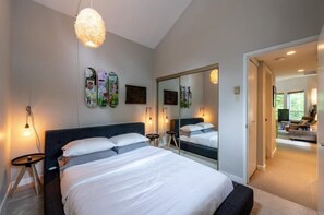 2 bedrooms, iron/ironing board, free WiFi, bed sheets - Lux Townhome in the Trees - Walk to lifts! (Whistler)