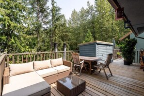 Property grounds - Lux Townhome in the Trees - Walk to lifts! (Whistler)