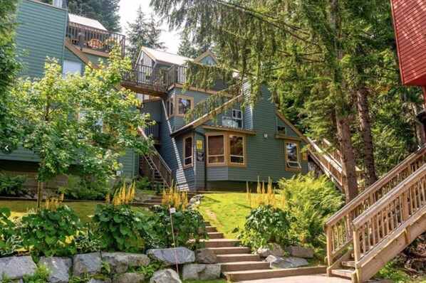 Exterior - Lux Townhome in the Trees - Walk to lifts! (Whistler)