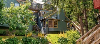 Lux Townhome in the Trees - Walk to lifts!