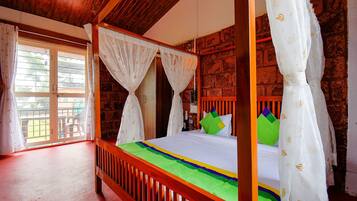 Deluxe Double Room | Desk, iron/ironing board