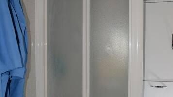 Room, 3 Bedrooms, Accessible, Smoking | Bathroom