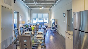 Apartment, 2 Bedrooms | Dining