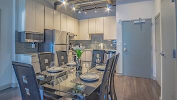 Apartment, 2 Bedrooms | Private kitchen | Fridge, oven, coffee/tea maker, toaster