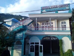 Front of property - Evergreen Hotel miandam (Swat)