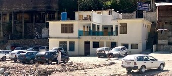 Zahoor Hotel And Restaurant