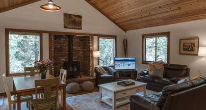 Clean & Cozy. Walk to 3 beaches. Dog friendly.