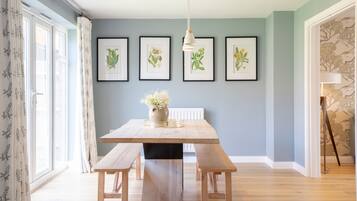 House | Private kitchen | Fridge, microwave, oven, stovetop