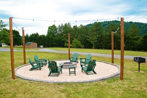 Property grounds - 1/2 of a double cabin with one king sized bed (sleeps 2) (Flintstone)