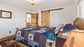 2 bedrooms, desk, iron/ironing board, travel crib