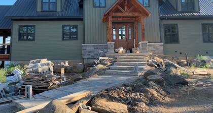 5000 sq ft luxury vacation home with 6 bedrooms 7 bathroom.