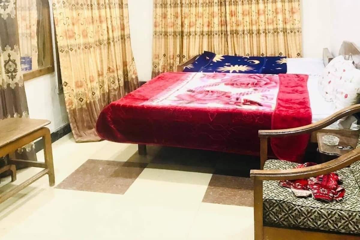 Deluxe Double Room | Iron/ironing board, free WiFi