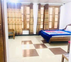 Deluxe Double Room - Hotel Kalam Inn (Swat)