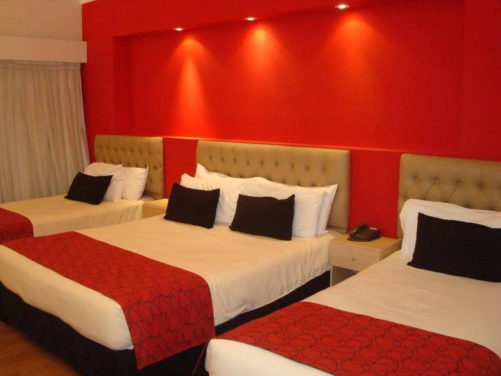 Ropa de cama de alta calidad, edredón, camas con pillow-top y minibar 