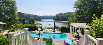 Blackwater Castle w/ Private Pool, Arcade, Hot Tub