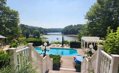 Blackwater Castle w/ Private Pool, Arcade, Hot Tub