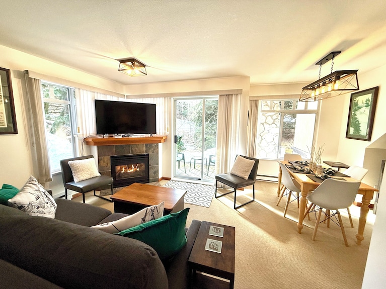 Cozy Village Townhome- Free Parking! - Whistler