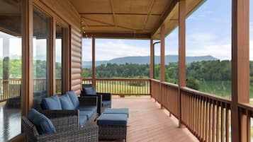 Studio (3 Bedrooms) | Property amenity