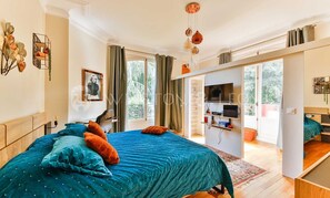 6 bedrooms, iron/ironing board, free WiFi, bed sheets