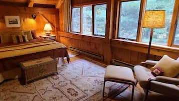 5 bedrooms, desk, iron/ironing board, WiFi