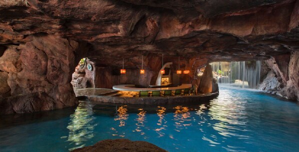 Outdoor pool, a heated pool - Hyatt Residence Club Maui Villa Full Resort Access High Floor (Lahaina)