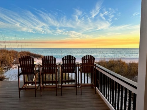 Beach service included Mar through Oct. Sleeps 14, Beautiful and Clean.