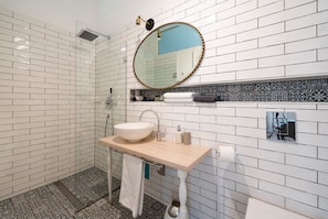 Bathroom - Baross Boutique Apartman Urban Rooms (Gyor)