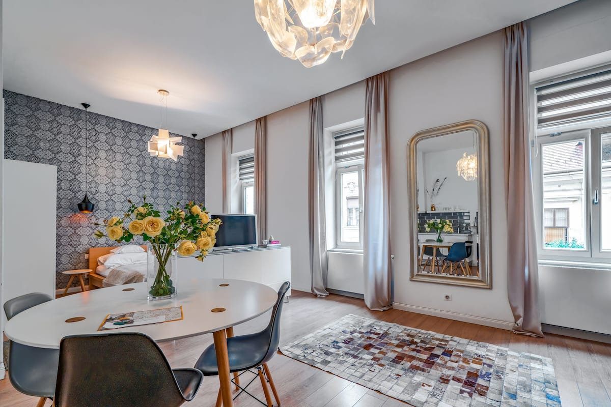 Deluxe studio | 1 slaapkamer, een bureau, verduisterende gordijnen, geluiddichte muren